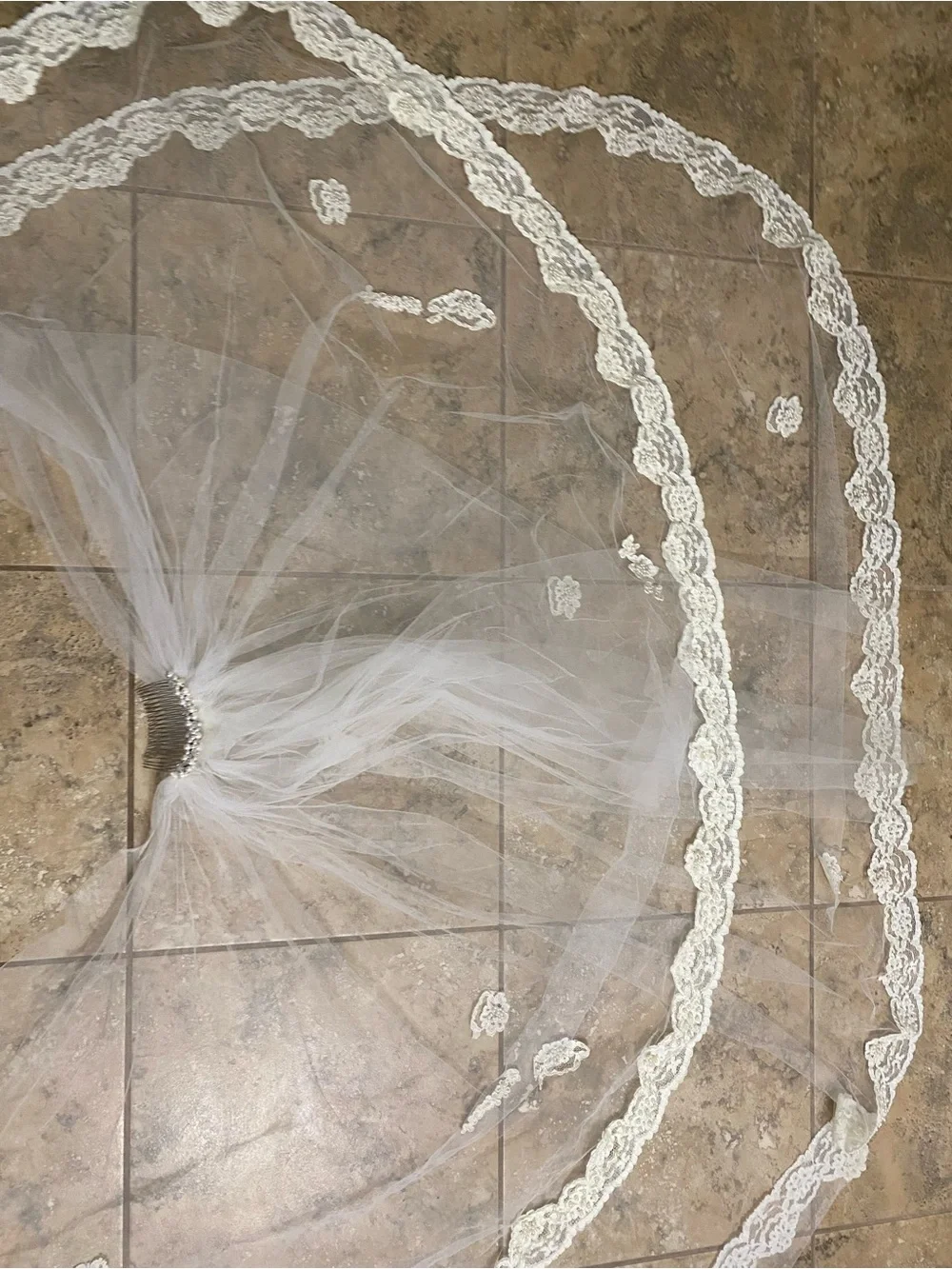 Ivory 2 Tiered Pearl Lace-Edged Appliqué Scalloped 35”L Comb Wedding Bridal Veil